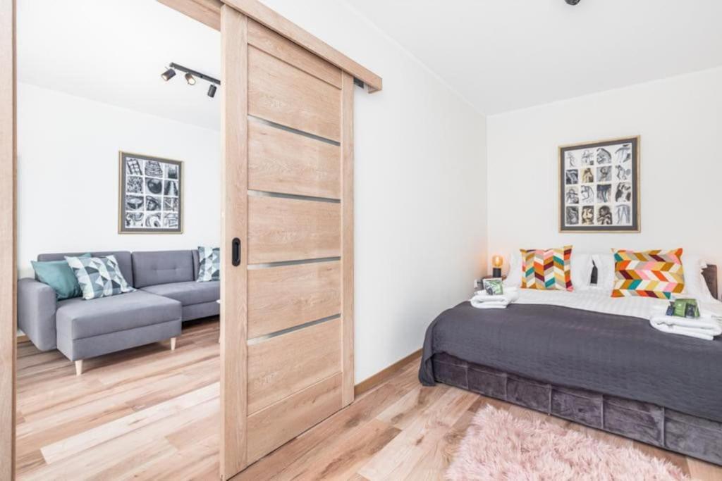Modern Riverside Apartment With Free Parking Space Szczecin Exterior foto